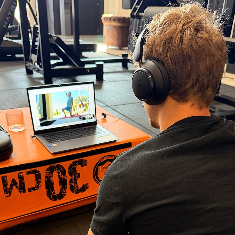 Online Coach tijdens het begeleiden van een ondernemer via videocall bij WOOO Online Coaching.